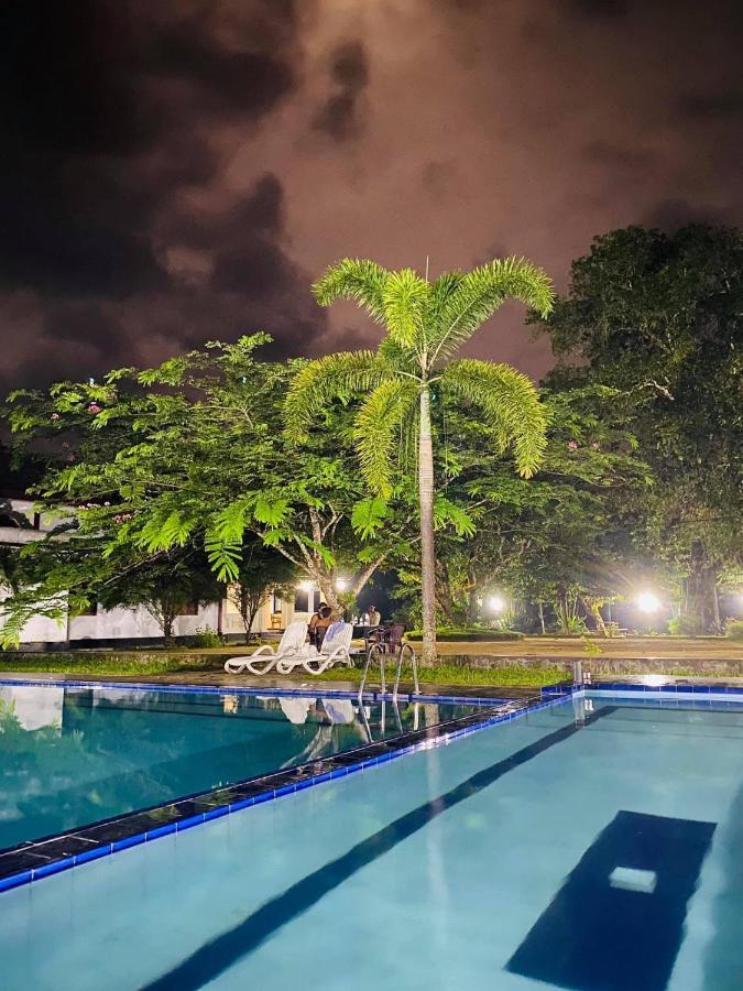 Randiyaepiliyagoda Resort Avissawella Bagian luar foto
