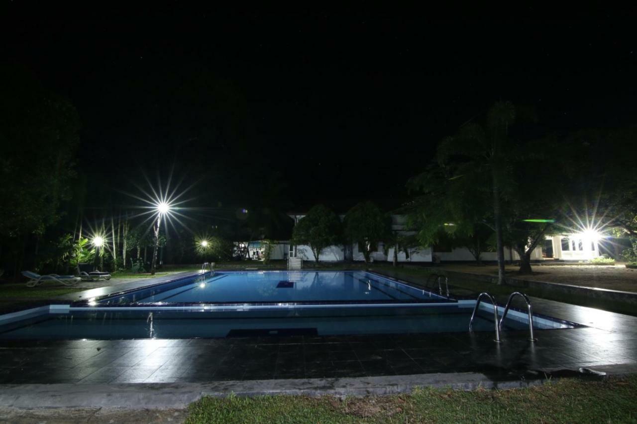 Randiyaepiliyagoda Resort Avissawella Bagian luar foto