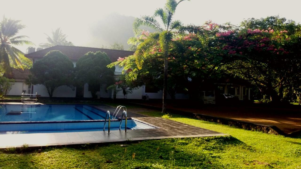 Randiyaepiliyagoda Resort Avissawella Bagian luar foto